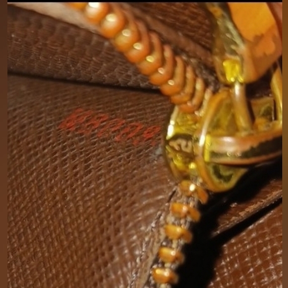 Louis Vuitton Sarah Damier Ebene Wallet - Picture 15 of 15